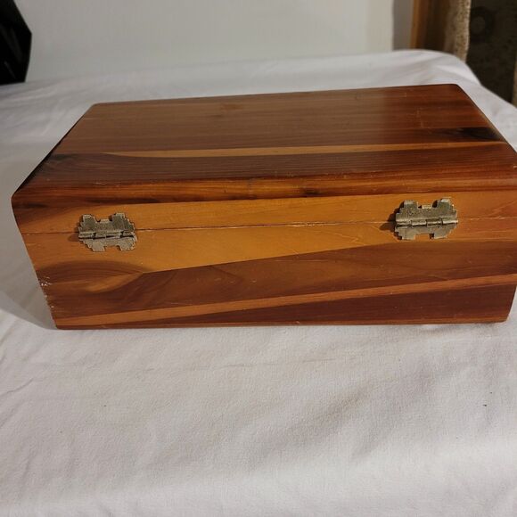 Vtg Small Lane Trinket Box No Key Cedar 9x5x3.5 The Glick Furniture Columbus OH - Picture 4 of 10